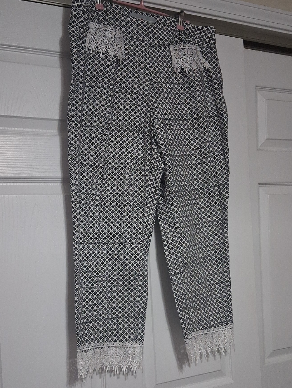 Black & White Cropped Geometric Lace-Trim Pants Sz 14 $49